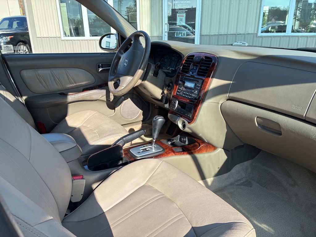 2002 Hyundai Sonata Image 9