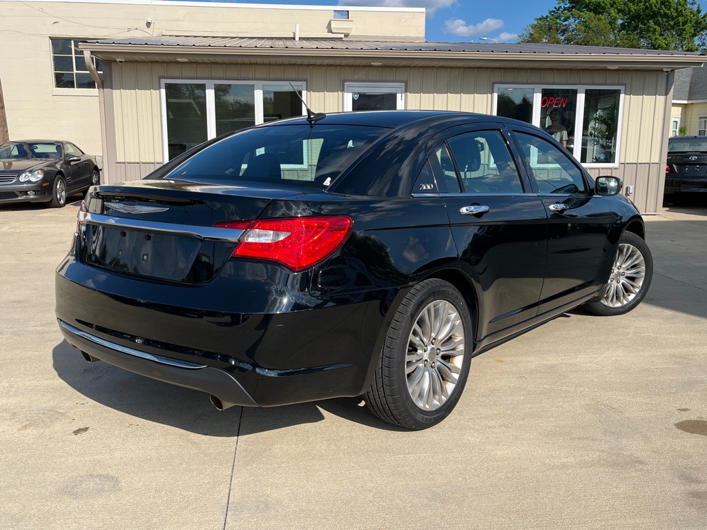 2013 Chrysler 200 Image 5