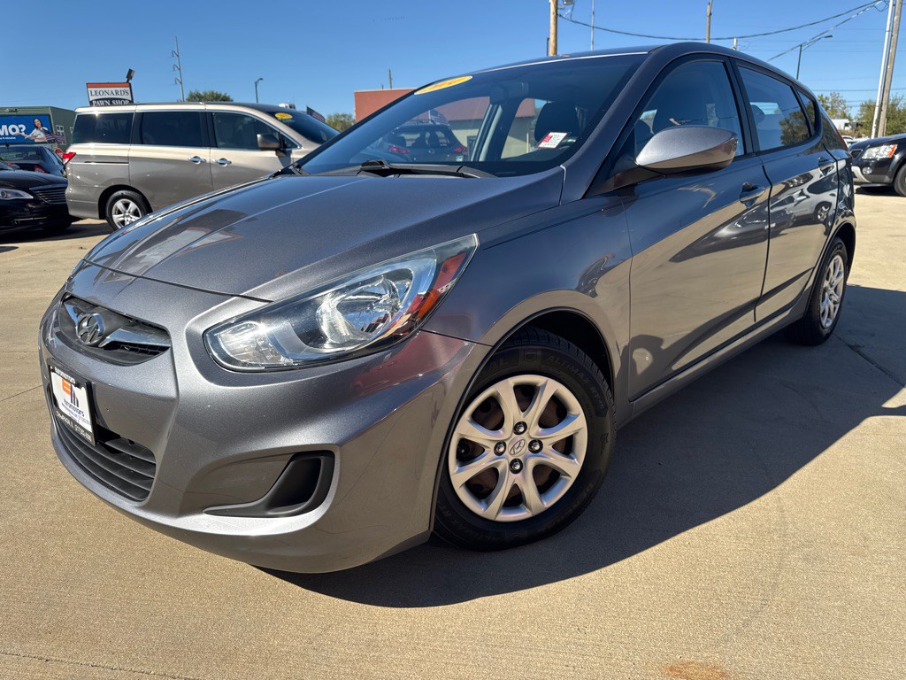 2014 Hyundai Accent Image 3