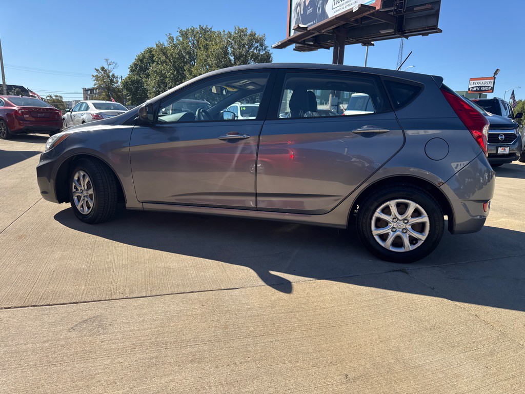 2014 Hyundai Accent Image 4
