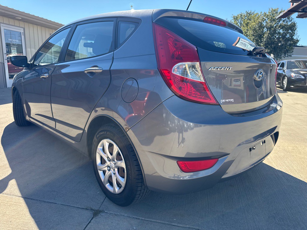 2014 Hyundai Accent Image 5