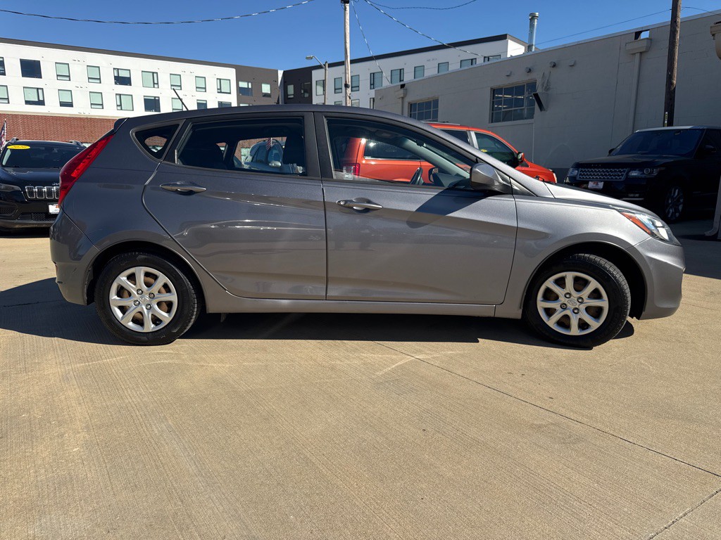 2014 Hyundai Accent Image 8