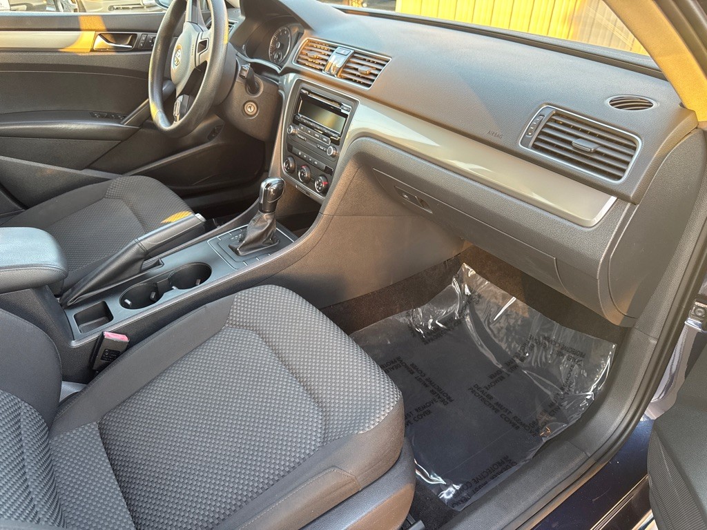 2014 Volkswagen Passat Image 9