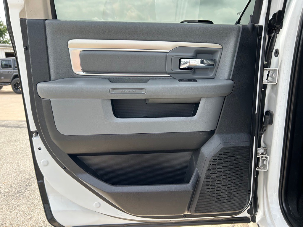 2016 RAM 2500 Image 16