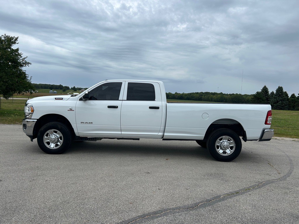 2022 RAM 3500 Image 8