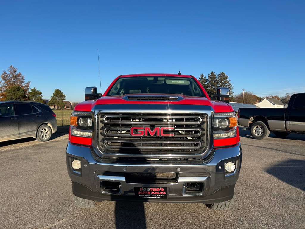2018 GMC Sierra Image 2
