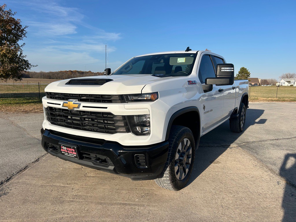 2024 Chevrolet Silverado 1500 Image 1