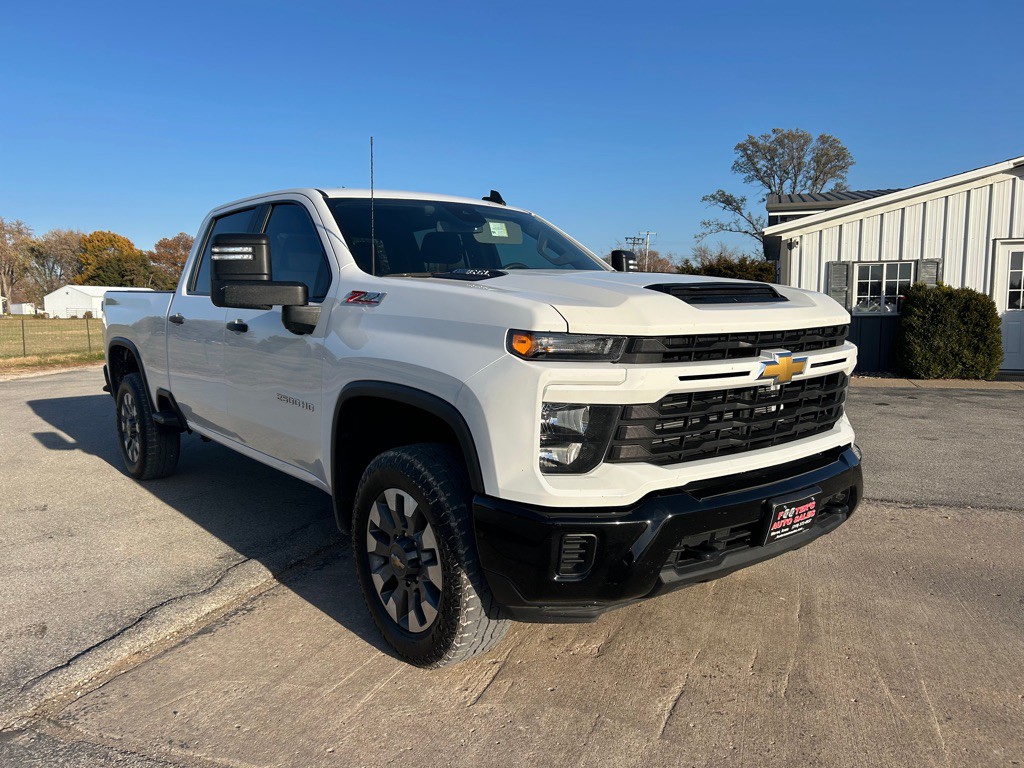 2024 Chevrolet Silverado 1500 Image 3