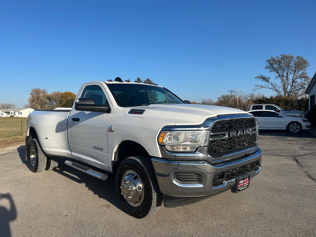 2019 RAM 3500 Image 3