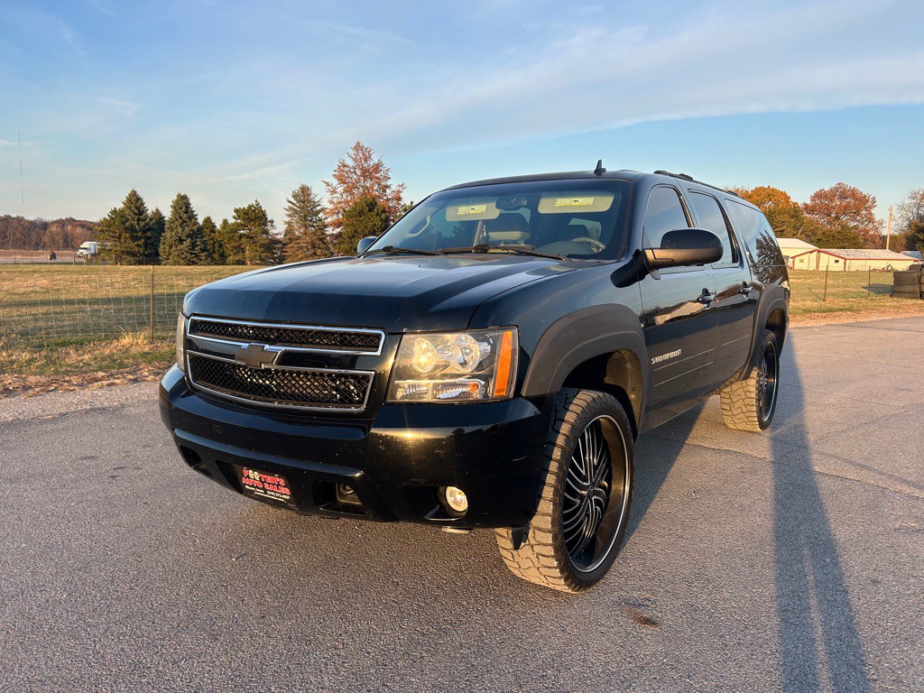 2013 Chevrolet Suburban Image 1