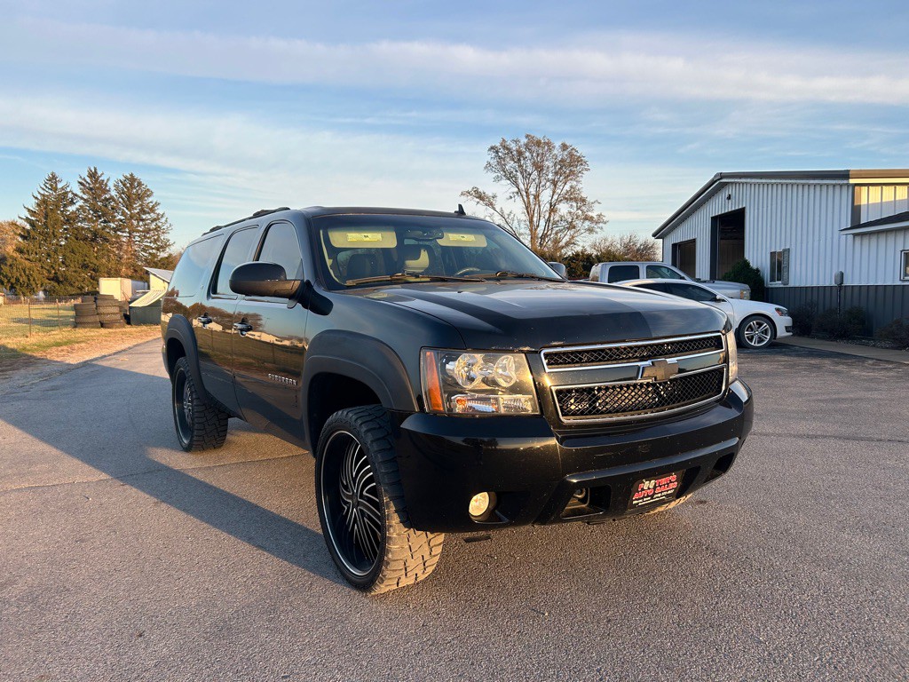 2013 Chevrolet Suburban Image 3
