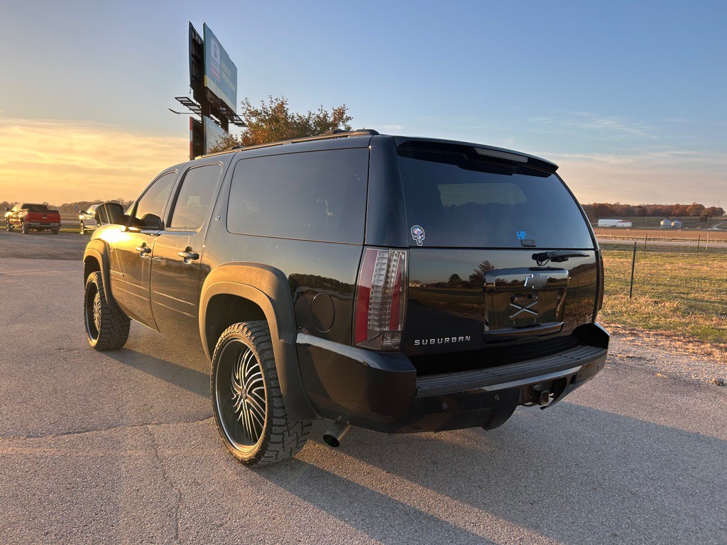2013 Chevrolet Suburban Image 7