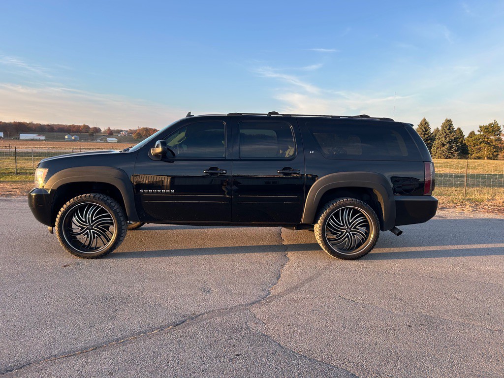 2013 Chevrolet Suburban Image 8