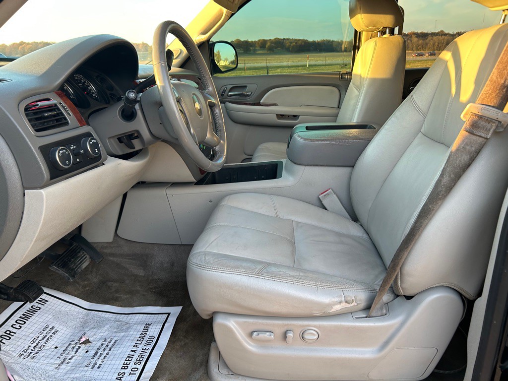 2013 Chevrolet Suburban Image 9
