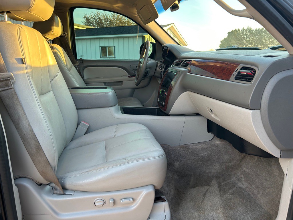 2013 Chevrolet Suburban Image 11