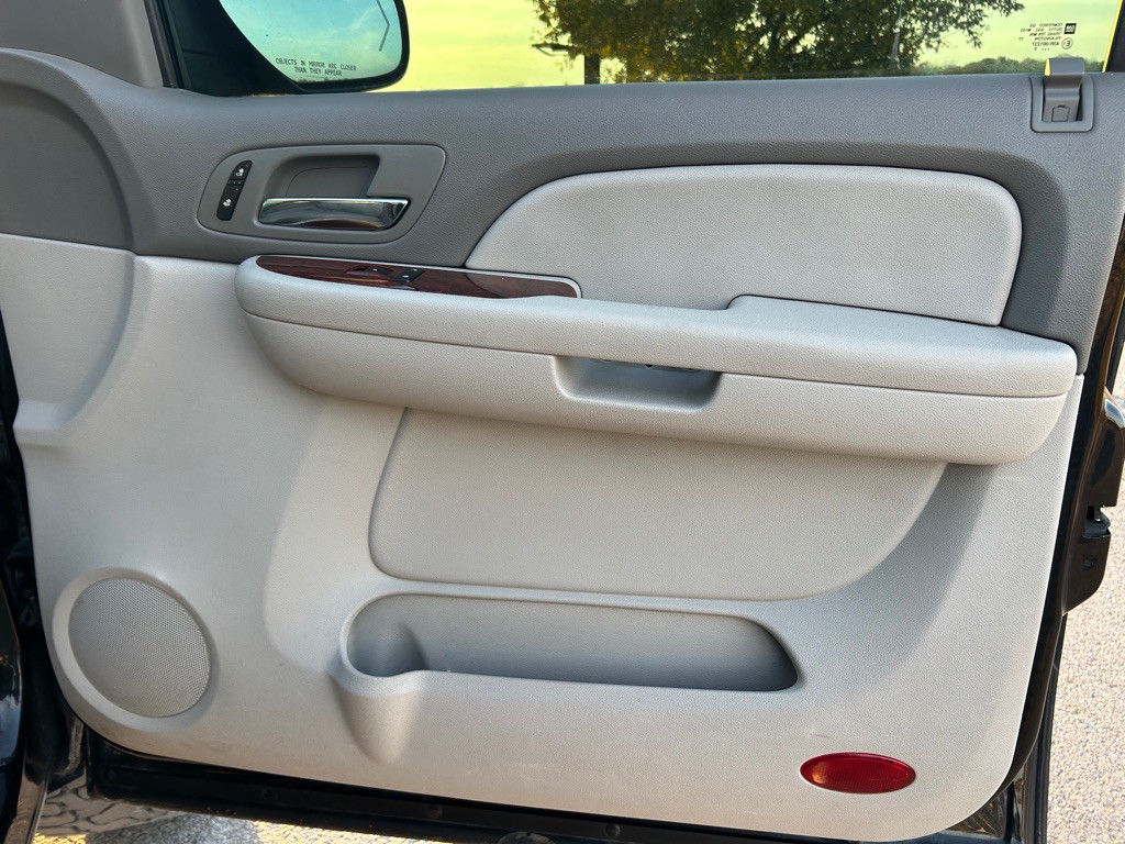 2013 Chevrolet Suburban Image 12