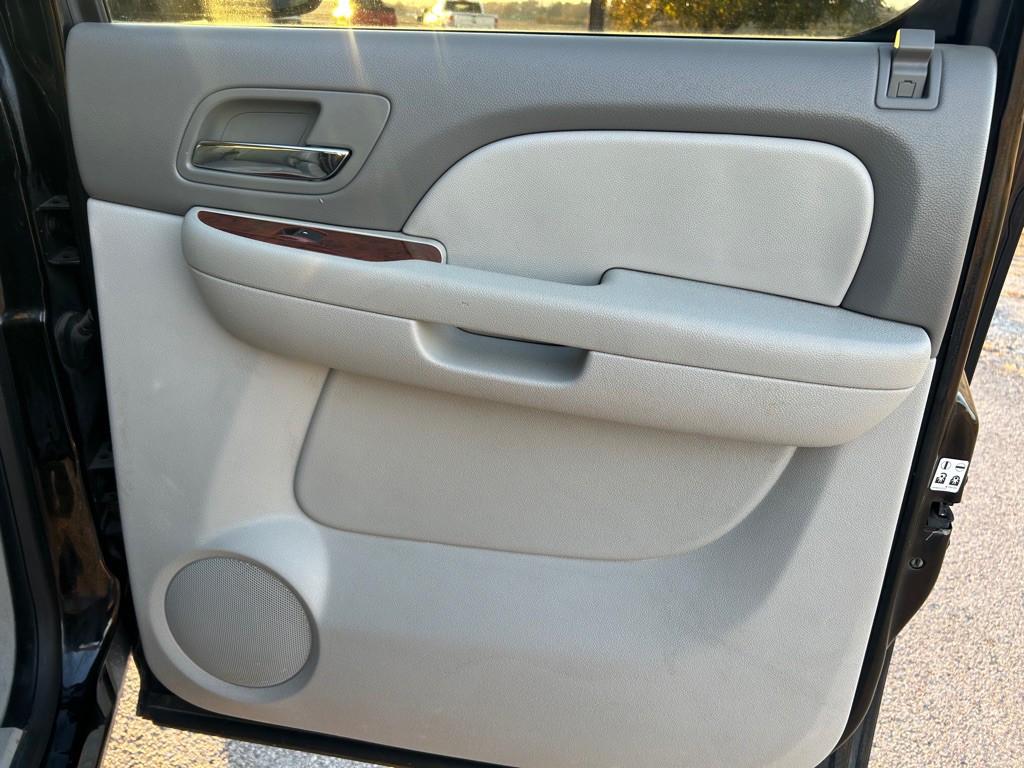 2013 Chevrolet Suburban Image 14