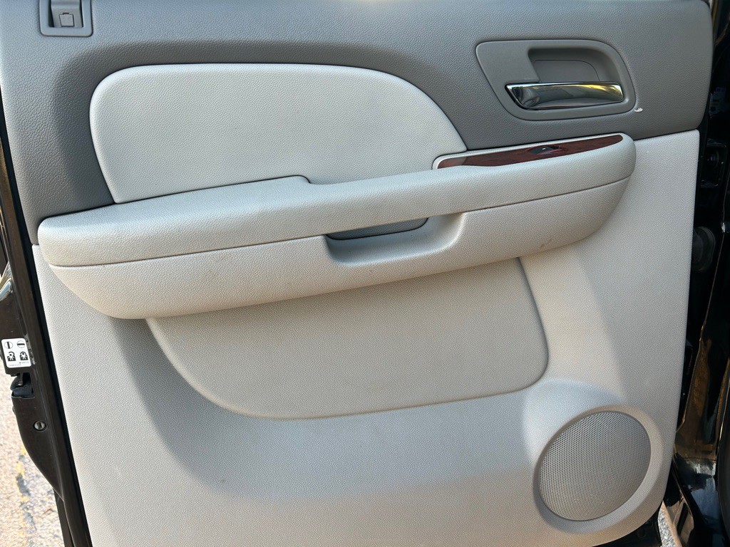 2013 Chevrolet Suburban Image 16