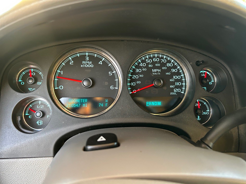 2013 Chevrolet Suburban Image 17