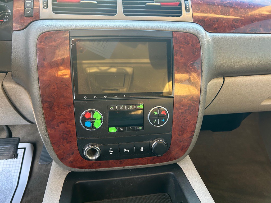 2013 Chevrolet Suburban Image 18