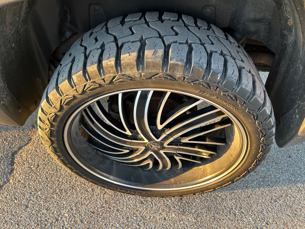 2013 Chevrolet Suburban Image 23