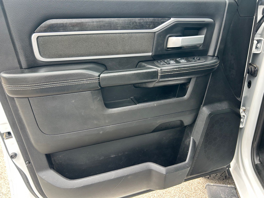 2022 RAM 3500 Image 10