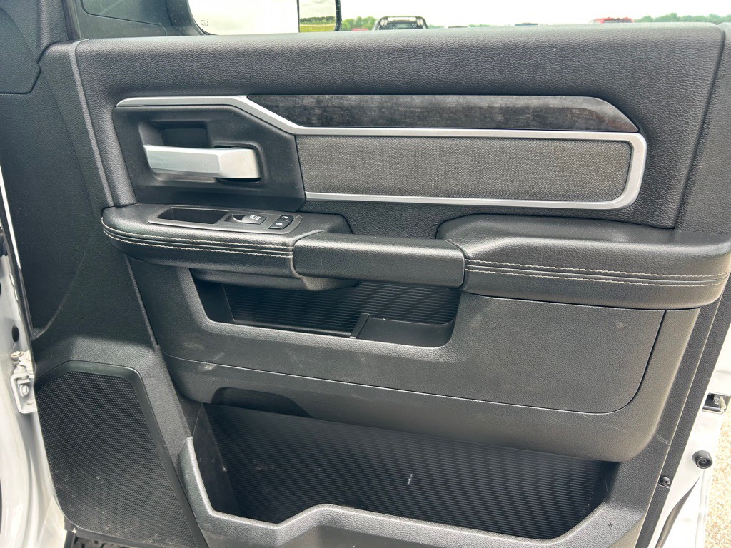 2022 RAM 3500 Image 12