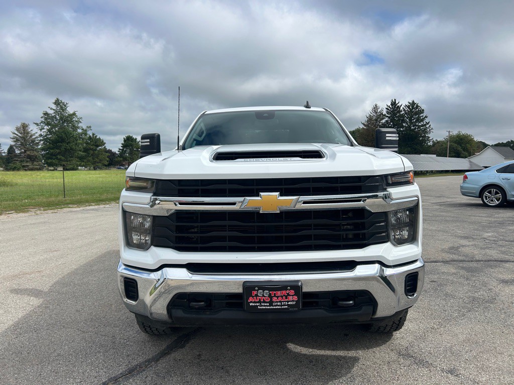 2024 Chevrolet Silverado 1500 Image 2