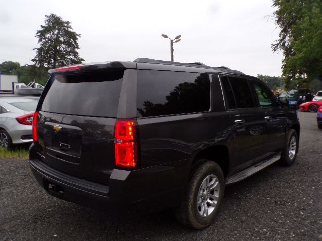2015 Chevrolet Suburban Image 4