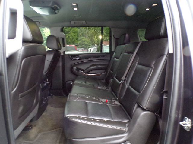 2015 Chevrolet Suburban Image 10