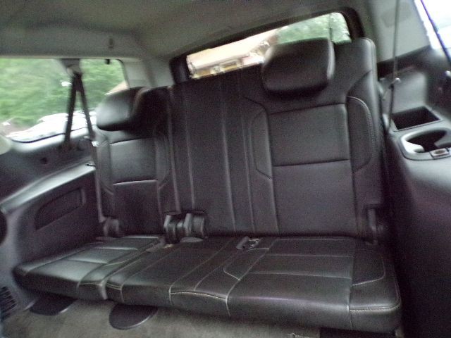 2015 Chevrolet Suburban Image 11