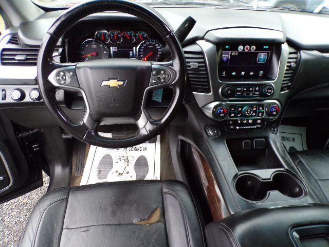 2015 Chevrolet Suburban Image 12