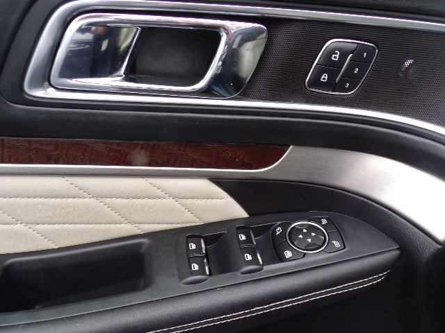 2016 Ford Explorer Image 9