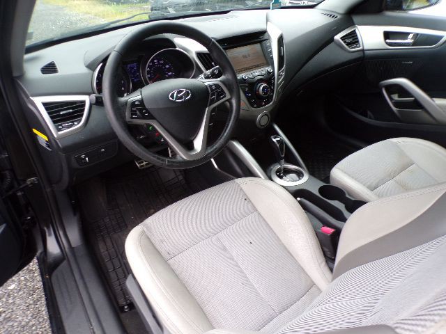 2013 Hyundai Veloster Image 8