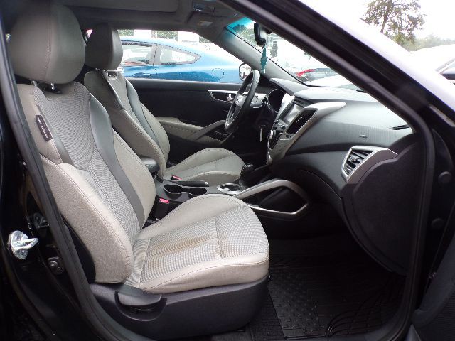 2013 Hyundai Veloster Image 10