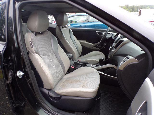 2013 Hyundai Veloster Image 11