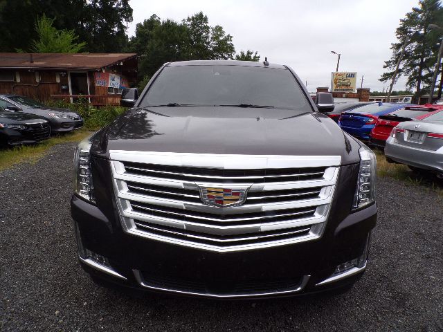 2016 Cadillac Escalade Image 2