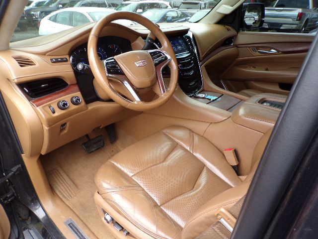 2016 Cadillac Escalade Image 9