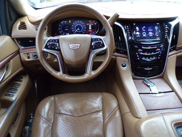 2016 Cadillac Escalade Image 13