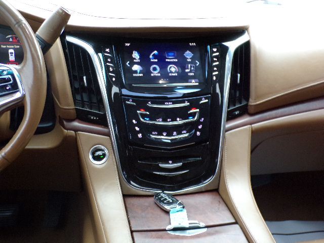 2016 Cadillac Escalade Image 14