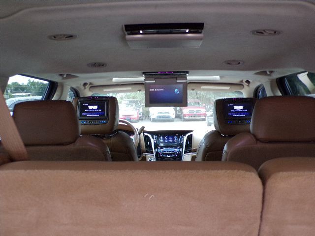 2016 Cadillac Escalade Image 15