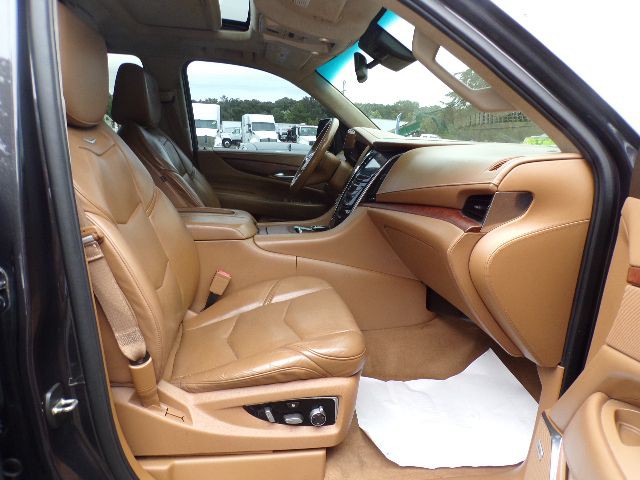 2016 Cadillac Escalade Image 16