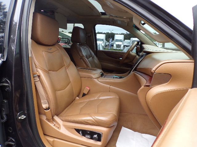 2016 Cadillac Escalade Image 17