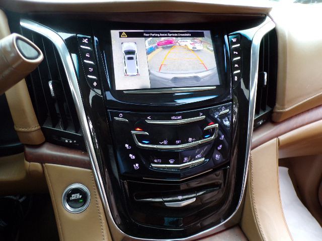 2016 Cadillac Escalade Image 18