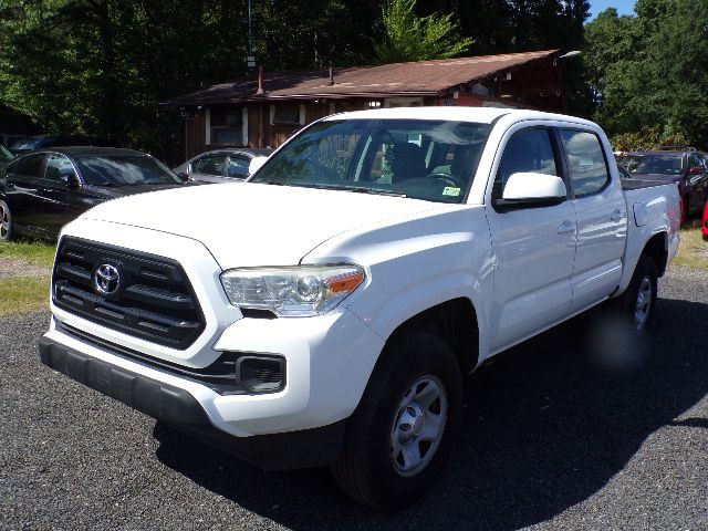 2017 Toyota Tacoma Image 1