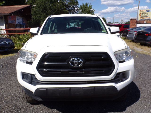2017 Toyota Tacoma Image 2
