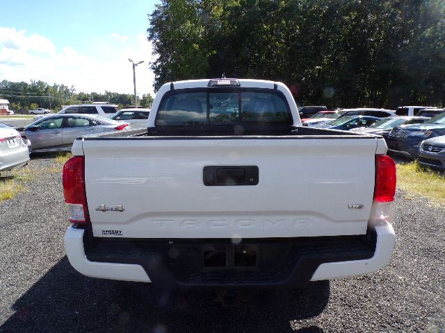 2017 Toyota Tacoma Image 5