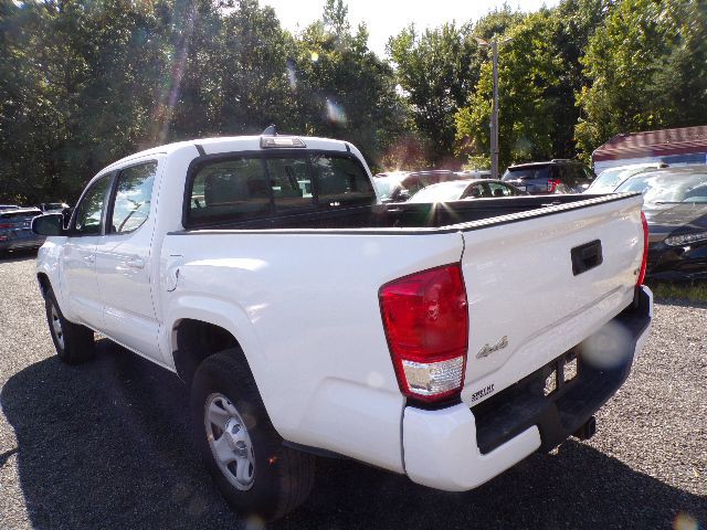 2017 Toyota Tacoma Image 6