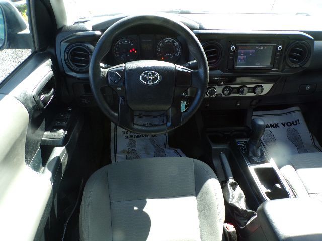 2017 Toyota Tacoma Image 11