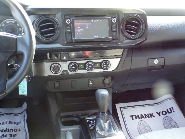 2017 Toyota Tacoma Image 12